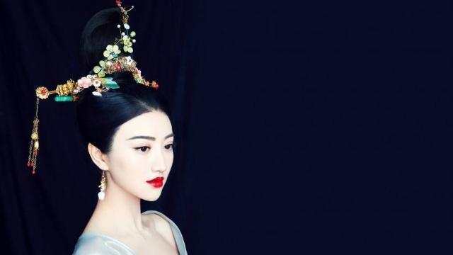 景甜回应擤鼻涕：不好意思，没忍住！如此可爱的女神你被圈粉了吗