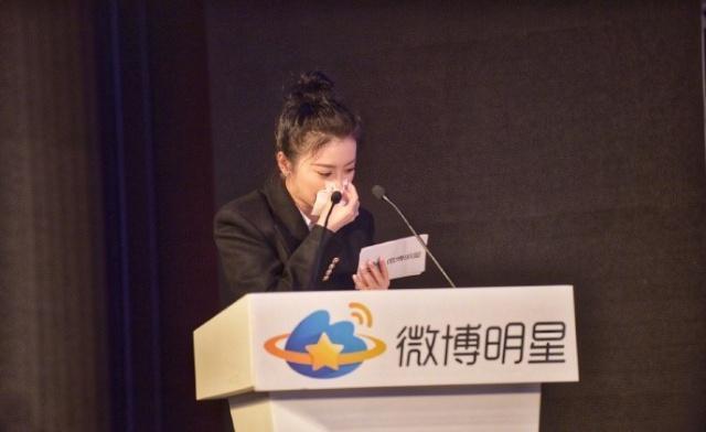 景甜回应擤鼻涕：不好意思，没忍住！如此可爱的女神你被圈粉了吗
