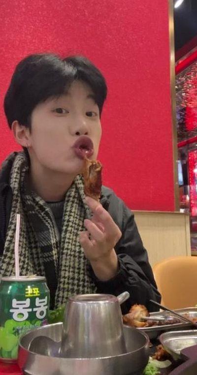 小妞刘小阳（网红刘小阳多高）