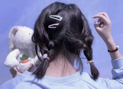 ​女孩子生气了不理我了怎么回信息