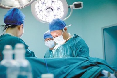 ​杨文彬 用尽自己最大能力给患者看病