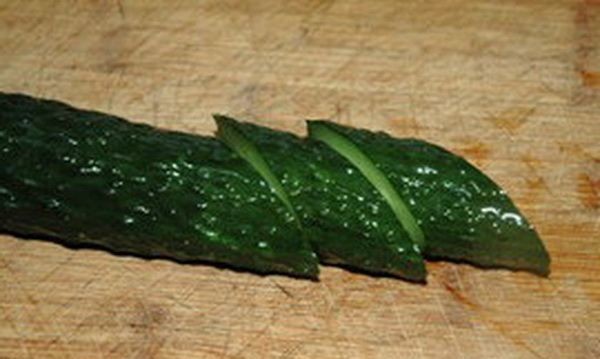 黄瓜怎么切心形,黄瓜怎样摆盘又简单又好看图3