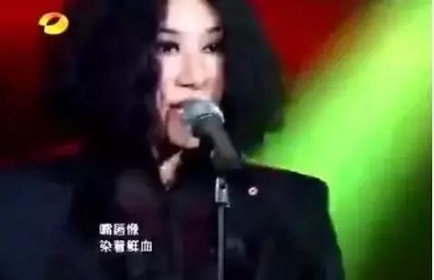 老底被掀，整容碰瓷买水军，暗讽刺张靓颖，她最没品？