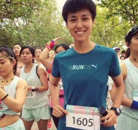 她是中国最帅女机长，10年救下178人，也是全中国唯一两个女飞行员之一