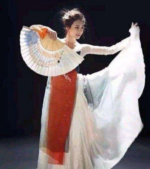 这是在老玩家里流传最广的谣言，微笑作为WE的元老级ADC