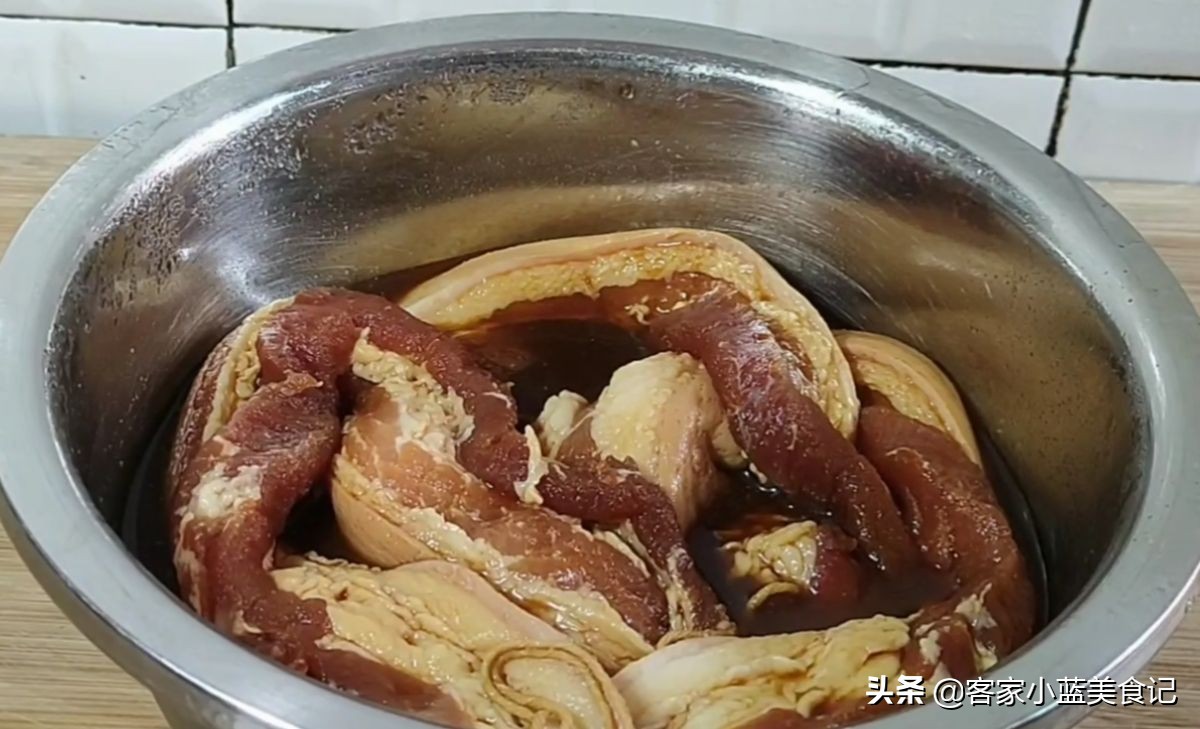 真空包装的腊肉能保存多久（存放一年也不坏的方法）