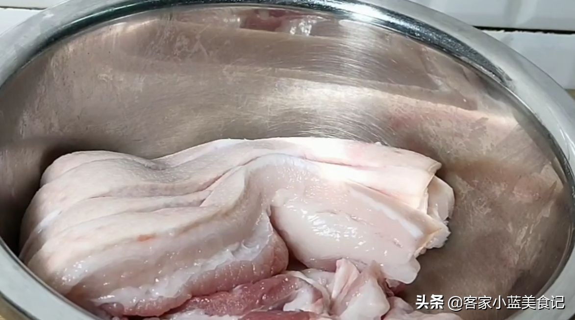 真空包装的腊肉能保存多久（存放一年也不坏的方法）