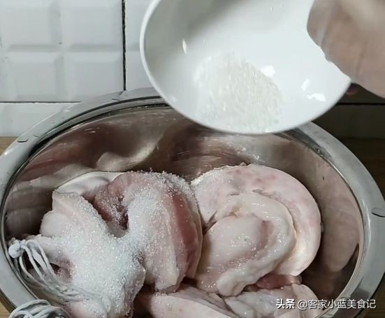 真空包装的腊肉能保存多久（存放一年也不坏的方法）
