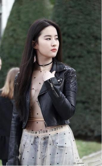 女星那些亮点很辣眼的透视装大比拼，最后一位美翻了！