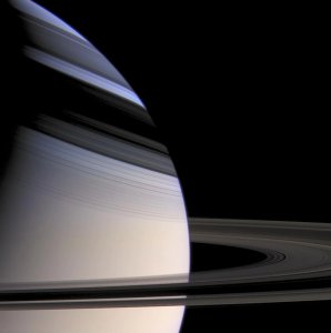 ​最新研究发现土星有颗巨大的“汤状”核心
