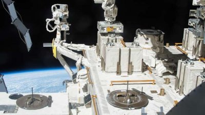 ​国际空间站外部的实验发现地球微生物可以在太空中生存数年甚至数十年