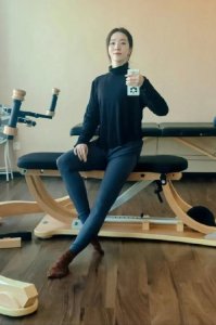 ​央视知名主持人，穿近两千块钱的棉袜，过分吗？