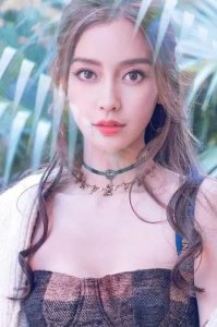 ​中国知名女演员，杨颖