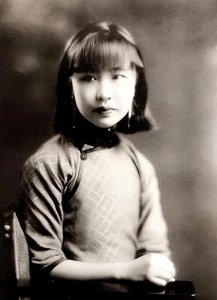 ​1955年清朝末代格格在菜市场摆地摊，主席：有志气，给她安排工作