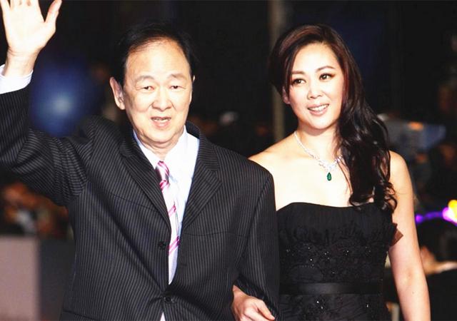 曾江年轻时候相片 与外甥女王馨平聚会心情好(12)