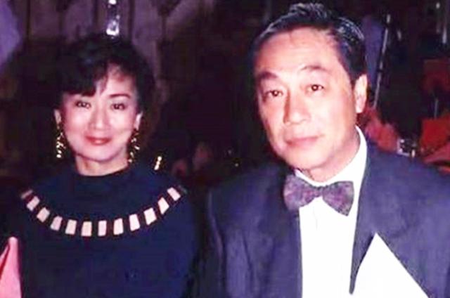 曾江年轻时候相片 与外甥女王馨平聚会心情好(13)