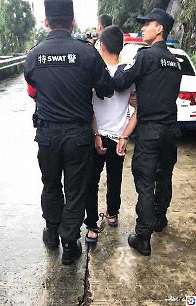 两20岁花季女孩坐乘顺风车被害，凶犯一个自杀一个伏法，伤却难平