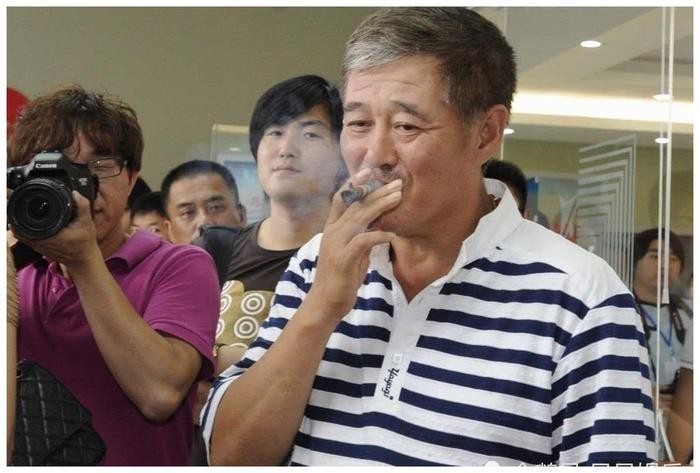 赵本山三大保镖近照，钢子单飞做老板，最穷的他将继承本山传媒！