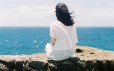 ​女朋友受伤了应该怎么安慰她，女朋友生病了该怎么安慰