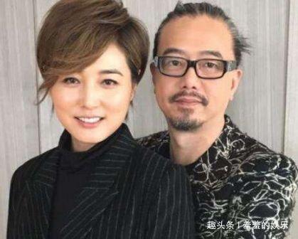 出道27年不红，和经纪人结婚15年，49岁过着人人羡慕的生活