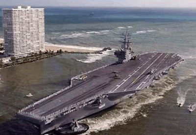 ​世界上最大航母曝光, 耗资800亿, 能住下5800人, 15年不需要靠岸