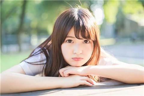 向女生表白失败后女生主动找你说话代表什么