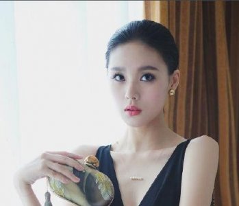 ​商侃从“笑容最美丽女孩”到“职场女强人”