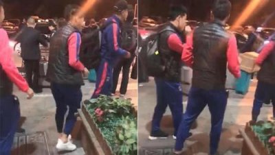 ​中国男足集体当众吸烟！网友：中国足球还有希望吗？