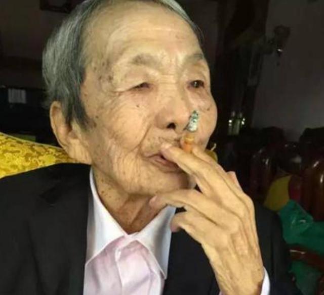 缅甸最大女毒枭，4岁玩枪，自称“女皇”，她是罗星汉最早的主人