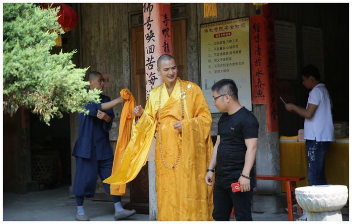 他是中国最帅的和尚，为躲避百余名追求，无奈之下剃度出家