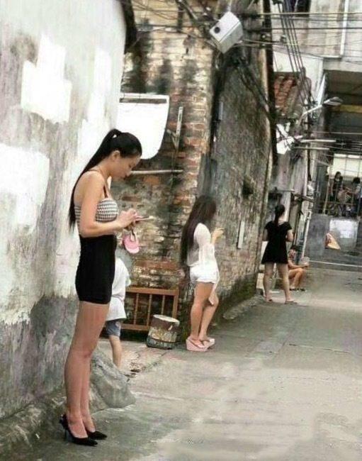 美女街拍: 穿透明装的美少妇, 身材太火辣, 不忍直视