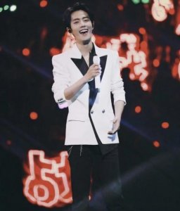 ​肖战最喜欢的两位女明星：一位看到了就害羞，一位夸她好漂亮