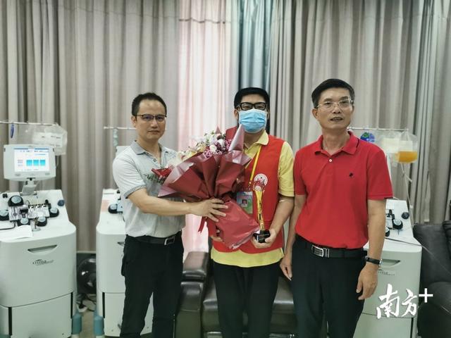 个人查献血记录查询系统（登陆手机小程序即可查询献血记录）(2)