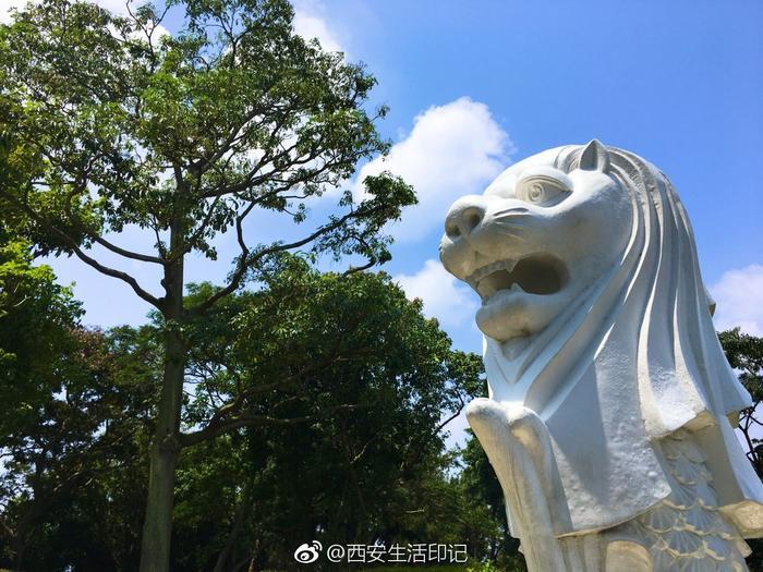 新加坡，别称为狮城，是东南亚的一个岛国