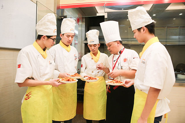 学厨师要学多久学费多少：学厨师需要多少钱，学厨师学费是多少