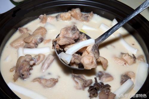 椰子煲鸡汤详细做法（椰子鸡煲口味咸鲜）(2)