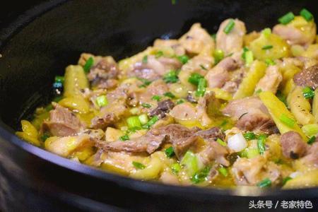 椰子煲鸡汤详细做法（椰子鸡煲口味咸鲜）(3)