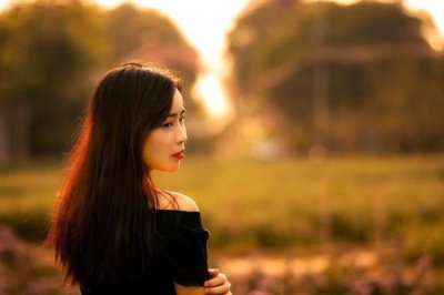 ​一个已婚男人主动吻你