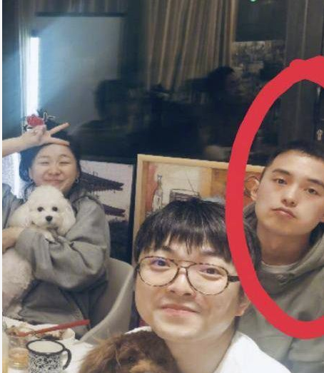 金靖舒奕橙恋情疑曝光 打扮低调一路同行