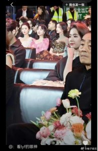 长得像吗?刘亦菲王楚然同框旧照曝光 近日,有网友曝光了一张刘亦菲与王