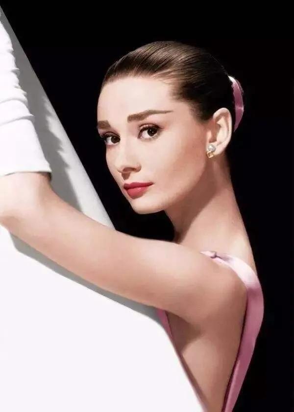 有一种爱情叫纪梵希与赫本（一世不曾拥有的爱人）(1)