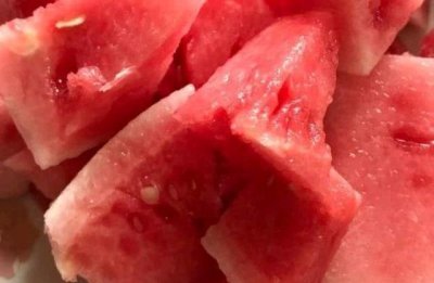 ​西瓜分公母如何辨别,西瓜怎么分公母哪个好吃