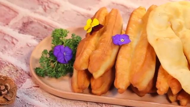 如何炸油条又脆又蓬松家庭版（在家炸油条原来这么简单）(17)