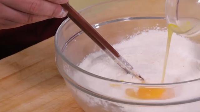 如何炸油条又脆又蓬松家庭版（在家炸油条原来这么简单）(9)