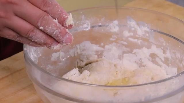 如何炸油条又脆又蓬松家庭版（在家炸油条原来这么简单）(11)