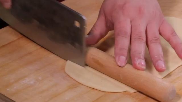 如何炸油条又脆又蓬松家庭版（在家炸油条原来这么简单）(13)