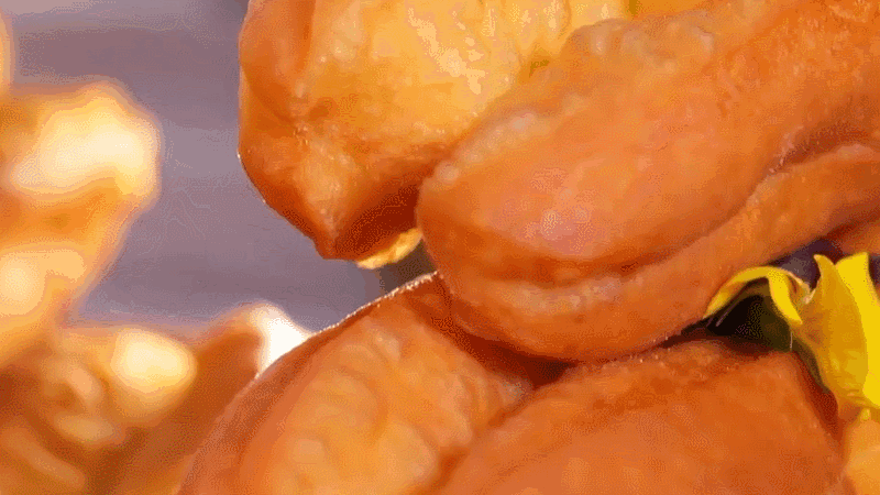 如何炸油条又脆又蓬松家庭版（在家炸油条原来这么简单）(2)