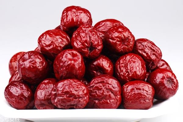 大枣颜色已变黑能吃吗 变质或虫蛀不能吃 大枣颜色已变黑能吃吗 变质或虫蛀不能吃