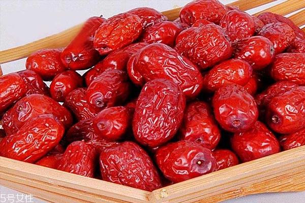 大枣颜色已变黑能吃吗 变质或虫蛀不能吃 大枣颜色已变黑能吃吗 变质或虫蛀不能吃