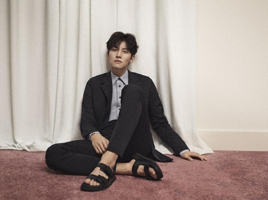 韩国艺人池昌旭帅气图片